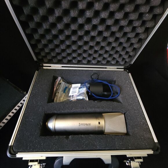 sE Electronics Reflexion Filter PRO Vocal Booth Sound Damper w/ Rode Mic NT2 - Picture 9 of 16